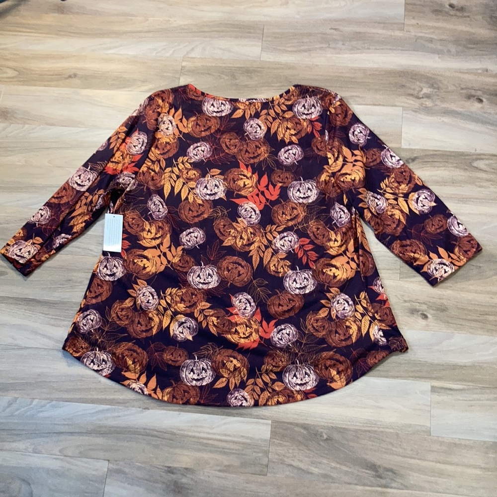 💜$10ifbundle3 one world fall themed print lightweight top size 1X or 3X - Picture 11 of 16